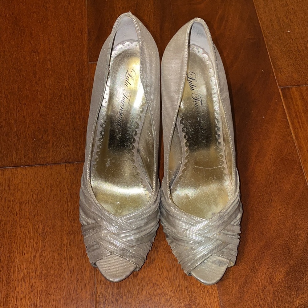 Shoes - Picture 2 of 4